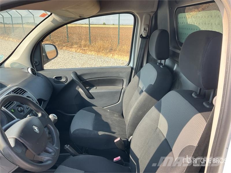Renault Kangoo Service Cargo Van شاحنة مقفلة