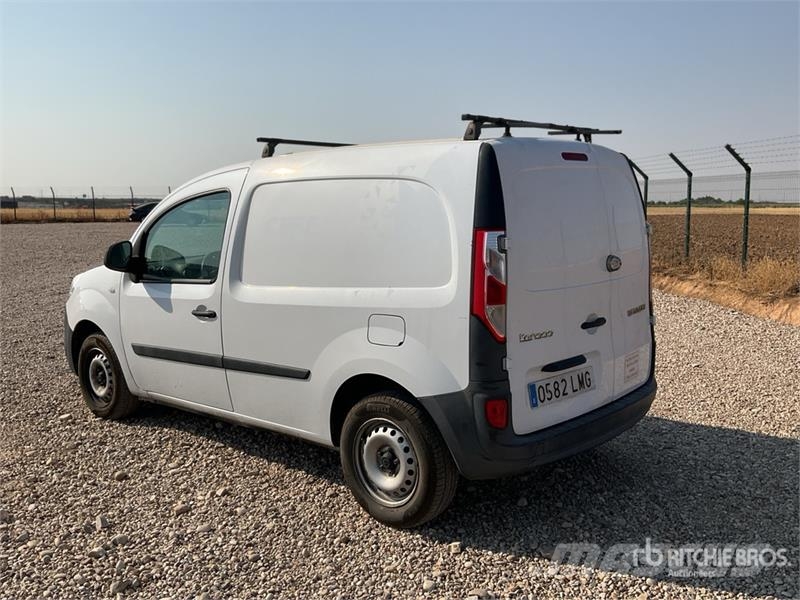 Renault Kangoo Service Cargo Van شاحنة مقفلة