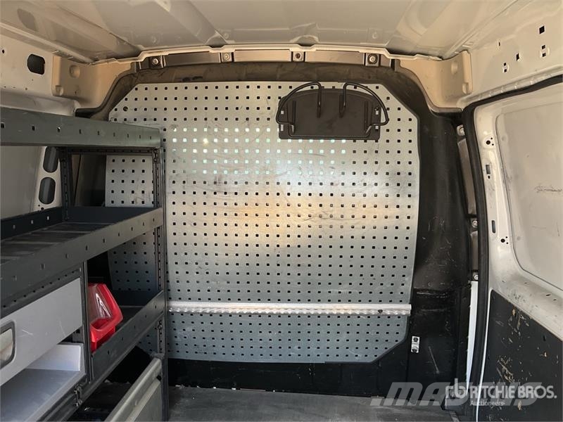 Renault Kangoo Service Cargo Van شاحنة مقفلة