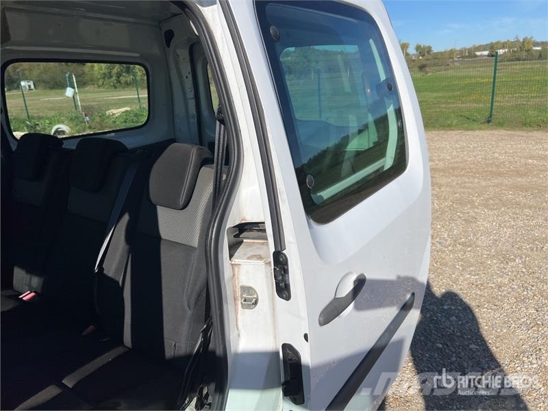 Renault Kangoo ZE Vehicule Utilitaire Cargo Van Dostavna vozila / kombiji