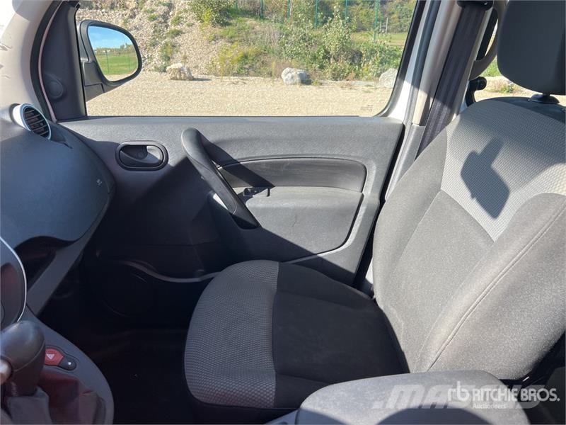 Renault Kangoo ZE Vehicule Utilitaire Cargo Van Dostavna vozila / kombiji