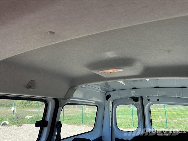 Renault Kangoo ZE Vehicule Utilitaire Cargo Van Dostavna vozila / kombiji