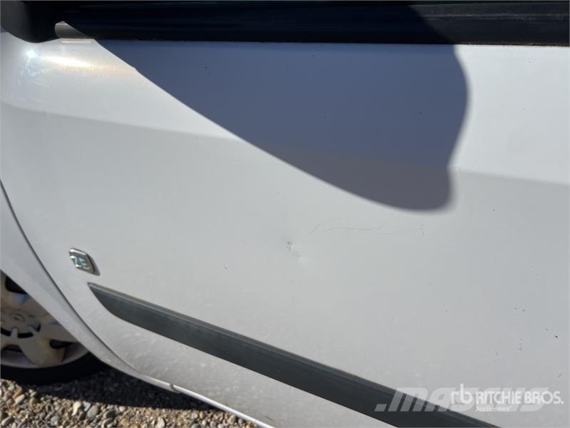 Renault Kangoo ZE Vehicule Utilitaire Cargo Van Dostavna vozila / kombiji