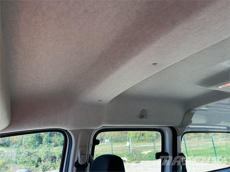 Renault Kangoo ZE Vehicule Utilitaire Cargo Van Dostavna vozila / kombiji