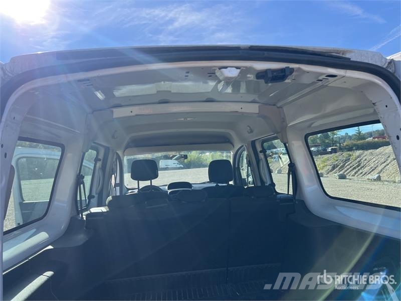 Renault Kangoo ZE Vehicule Utilitaire Cargo Van Dostavna vozila / kombiji