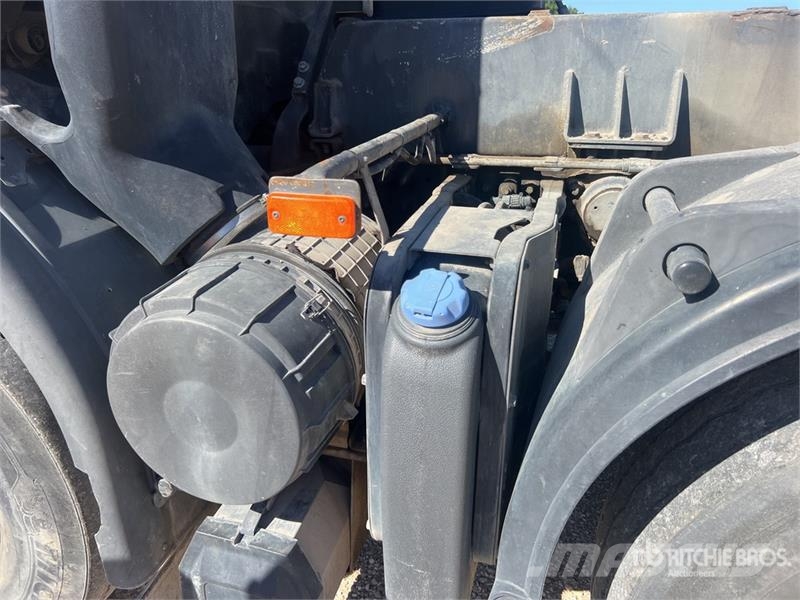 Renault Kerax 380 DXI 8x4 Camion Benne T/A Dump Truck 덤프 트럭