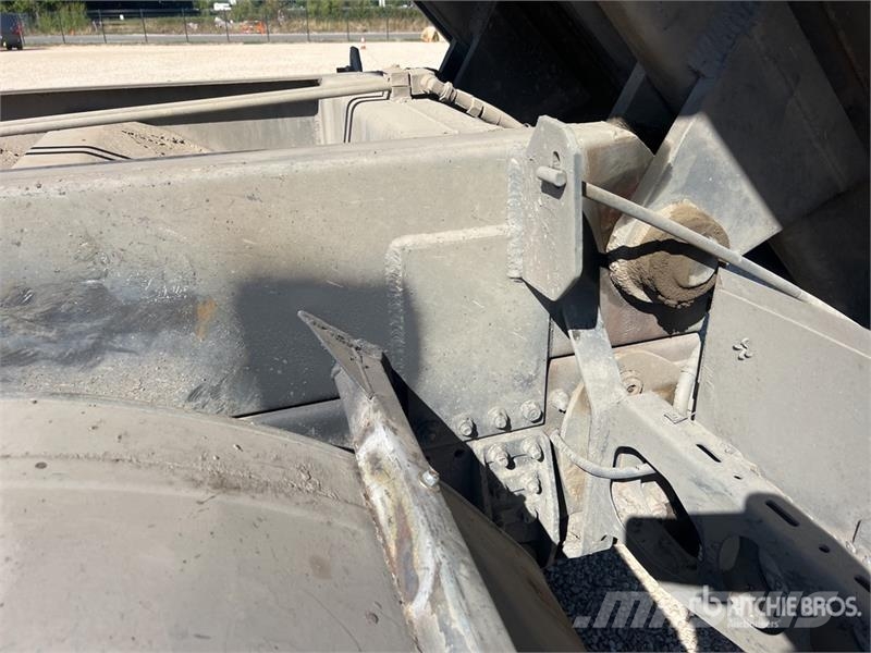 Renault Kerax 380 DXI 8x4 Camion Benne T/A Dump Truck 덤프 트럭