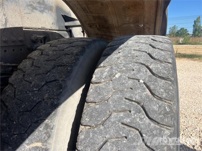Renault Kerax 380 DXI 8x4 Camion Benne T/A Dump Truck 덤프 트럭