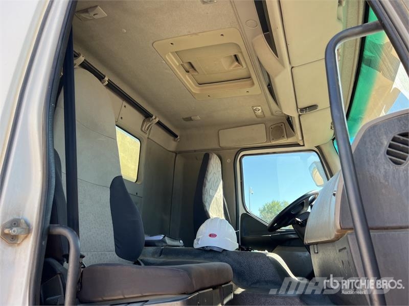 Renault Kerax 380 DXI 8x4 Camion Benne T/A Dump Truck 덤프 트럭
