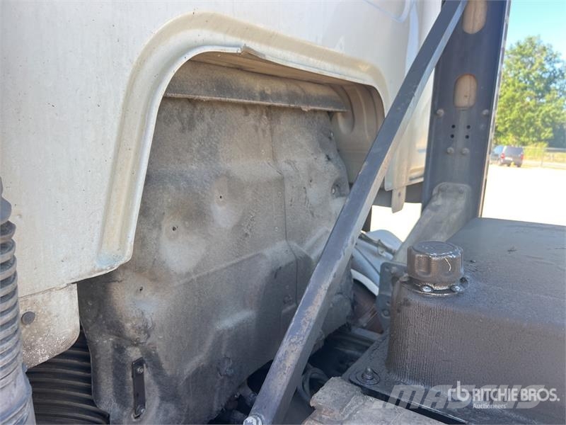 Renault Kerax 380 DXI 8x4 Camion Benne T/A Dump Truck 덤프 트럭
