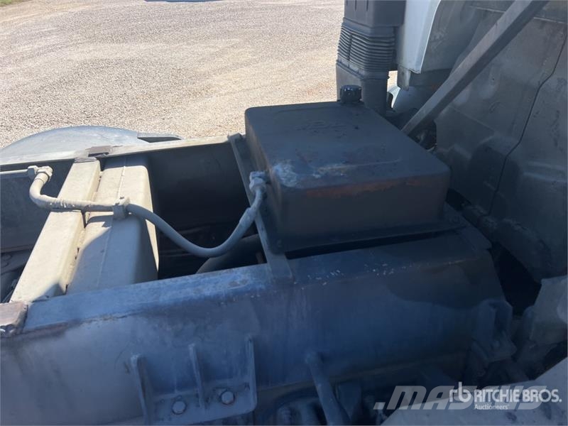 Renault Kerax 380 DXI 8x4 Camion Benne T/A Dump Truck 덤프 트럭