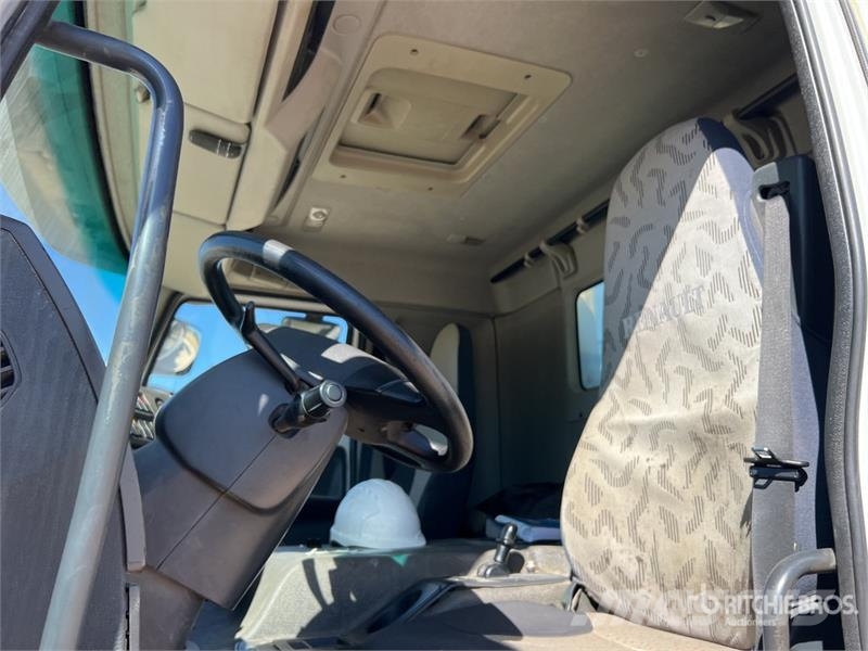 Renault Kerax 380 DXI 8x4 Camion Benne T/A Dump Truck 덤프 트럭