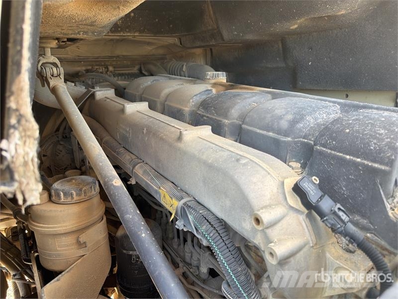 Renault Kerax 380dci 4x2 Camion Amplirol Roll-Off Truck شاحنات لوادر