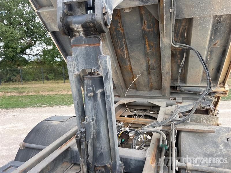 Renault Kerax 4x2 Camion Bi-Benne S/A Dump Truck (Inoperab Tippbilar
