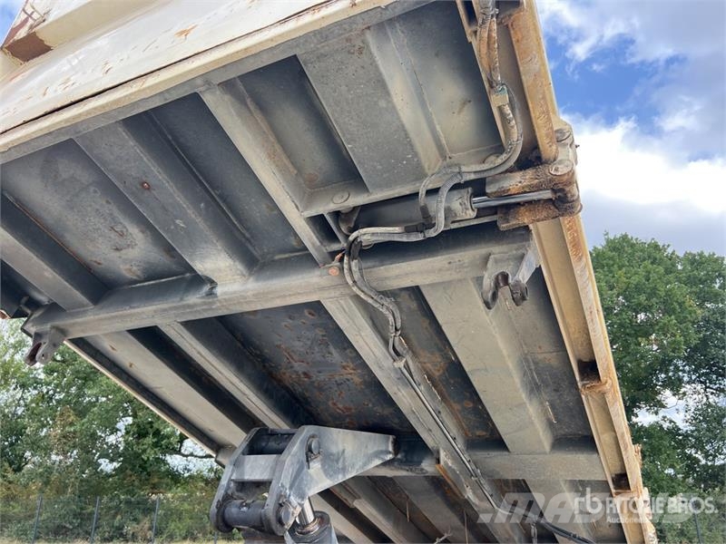 Renault Kerax 4x2 Camion Bi-Benne S/A Dump Truck (Inoperab Tippbilar