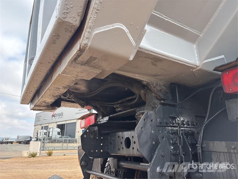 Renault Kerax 500DXI 8x4 Twin-Steer T/A Dump Truck Pašizgāzējs