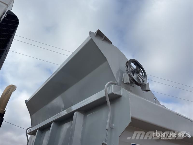Renault Kerax 500DXI 8x4 Twin-Steer T/A Dump Truck Pašizgāzējs