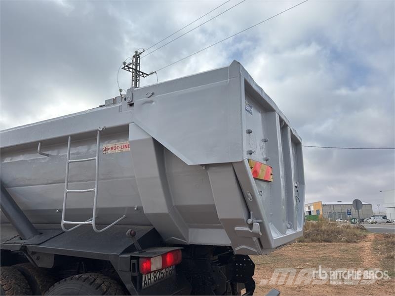Renault Kerax 500DXI 8x4 Twin-Steer T/A Dump Truck Pašizgāzējs
