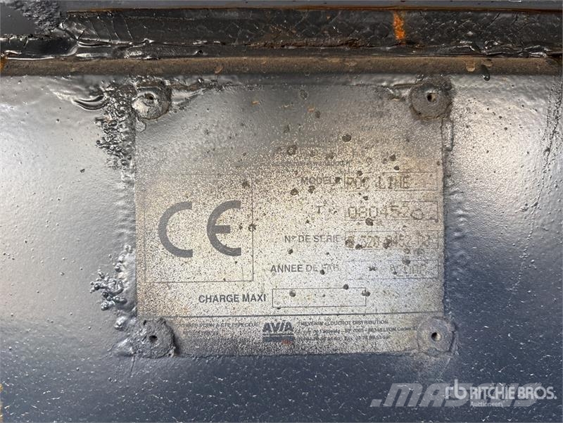 Renault Kerax 500DXI 8x4 Twin-Steer T/A Dump Truck Pašizgāzējs