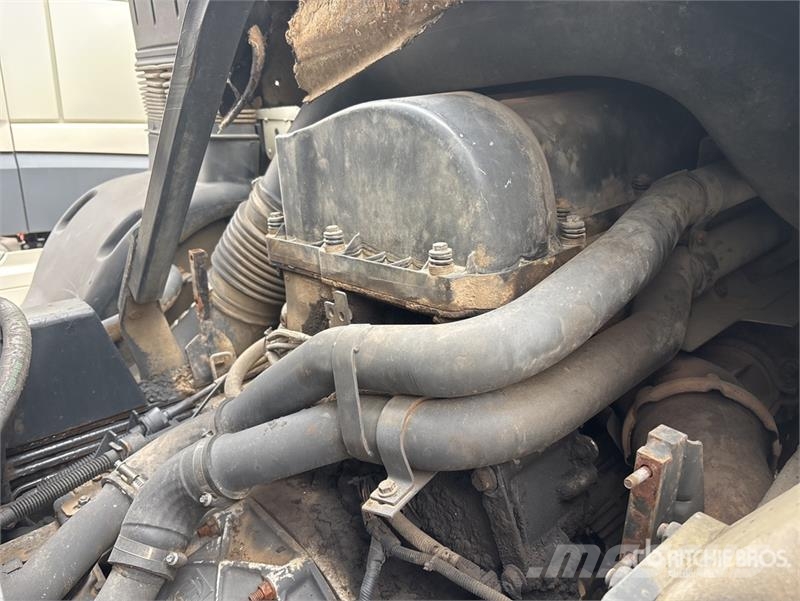 Renault Kerax 500DXI 8x4 Twin-Steer T/A Dump Truck Pašizgāzējs