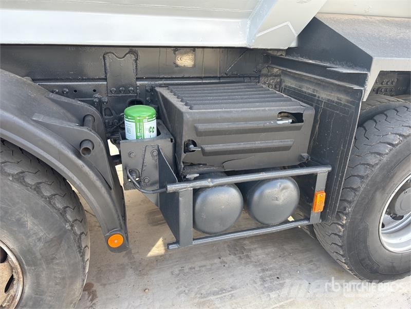 Renault Kerax 500DXI 8x4 Twin-Steer T/A Dump Truck Pašizgāzējs