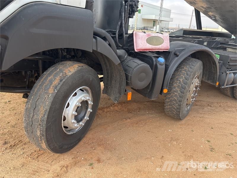 Renault Kerax 500DXI 8x4 Twin-Steer T/A Dump Truck Pašizgāzējs