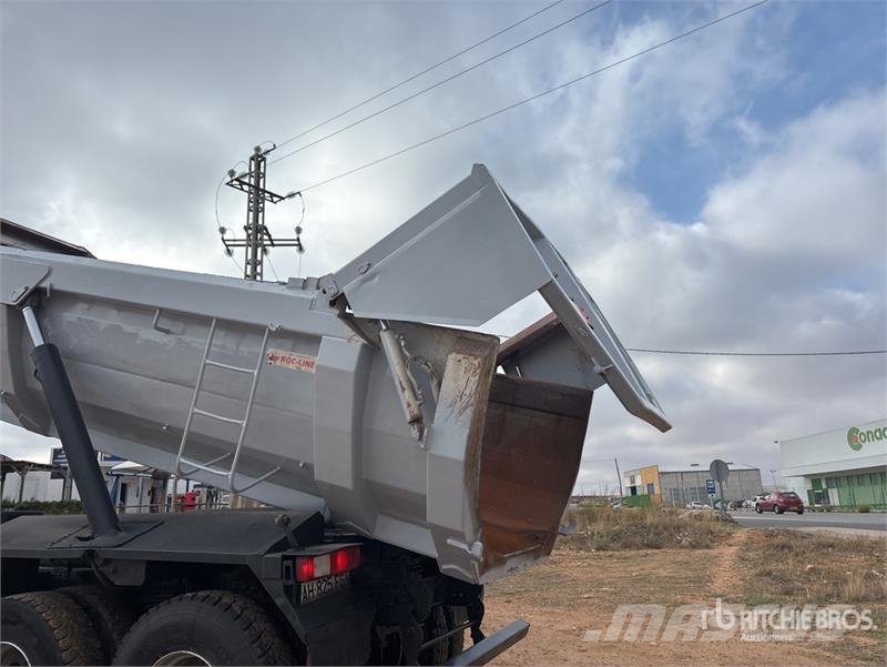 Renault Kerax 500DXI 8x4 Twin-Steer T/A Dump Truck Pašizgāzējs