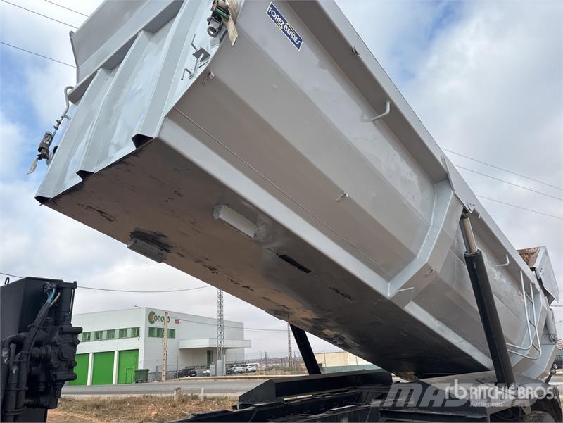 Renault Kerax 500DXI 8x4 Twin-Steer T/A Dump Truck Pašizgāzējs