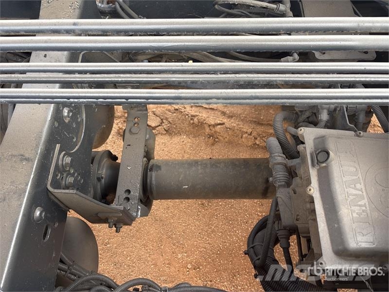 Renault Kerax 500DXI 8x4 Twin-Steer T/A Dump Truck Pašizgāzējs