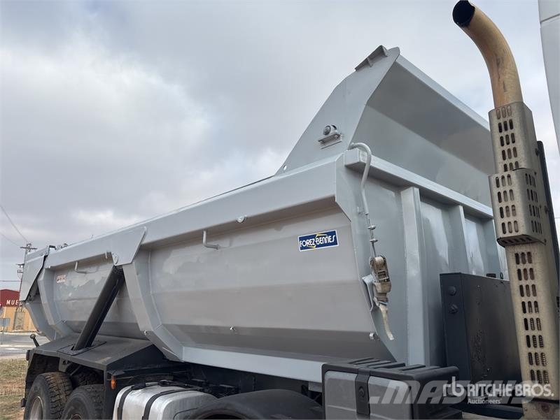 Renault Kerax 500DXI 8x4 Twin-Steer T/A Dump Truck Pašizgāzējs
