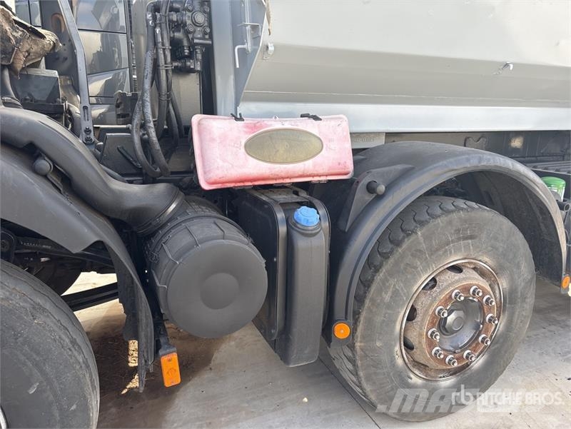 Renault Kerax 500DXI 8x4 Twin-Steer T/A Dump Truck Pašizgāzējs
