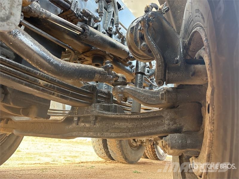 Renault Kerax 500DXI 8x4 Twin-Steer T/A Dump Truck Pašizgāzējs