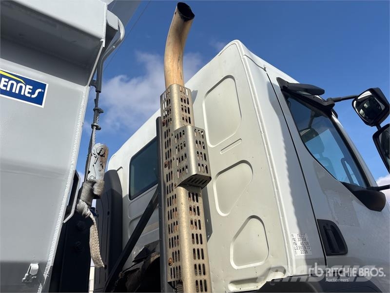 Renault Kerax 500DXI 8x4 Twin-Steer T/A Dump Truck Pašizgāzējs