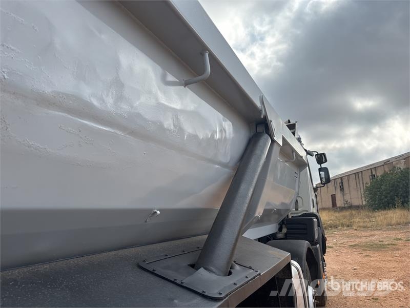 Renault Kerax 500DXI 8x4 Twin-Steer T/A Dump Truck Pašizgāzējs