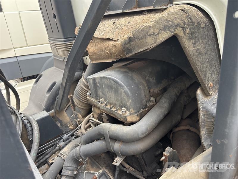 Renault Kerax 500DXI 8x4 Twin-Steer T/A Dump Truck Pašizgāzējs