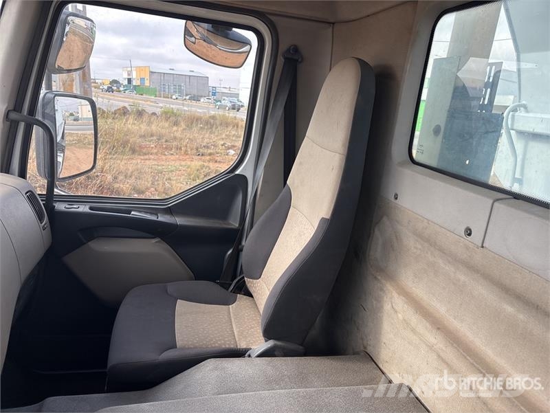 Renault Kerax 500DXI 8x4 Twin-Steer T/A Dump Truck Pašizgāzējs