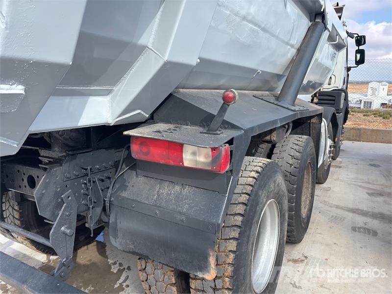 Renault Kerax 500DXI 8x4 Twin-Steer T/A Dump Truck Pašizgāzējs