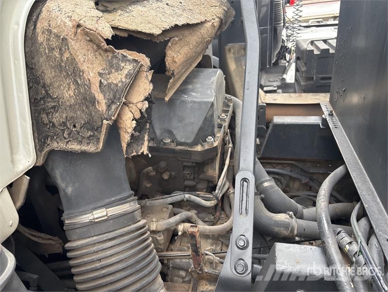 Renault Kerax 500DXI 8x4 Twin-Steer T/A Dump Truck Pašizgāzējs
