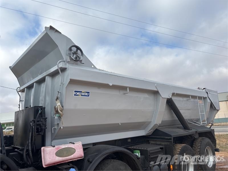 Renault Kerax 500DXI 8x4 Twin-Steer T/A Dump Truck Pašizgāzējs