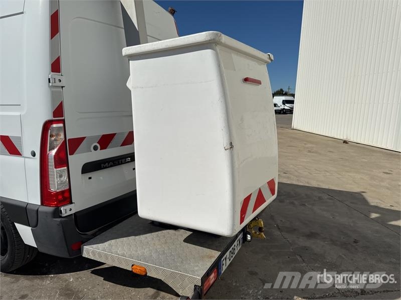 Renault KL32 10.5 m on Renault Master Camion Nacelle Bucke Piattaforme autocarrate