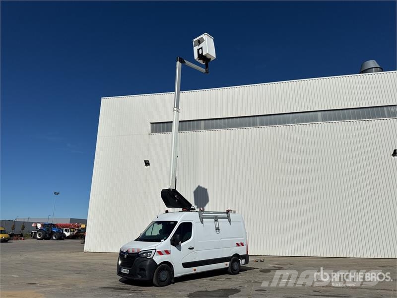 Renault KL32 10.5 m on Renault Master Camion Nacelle Bucke Piattaforme autocarrate