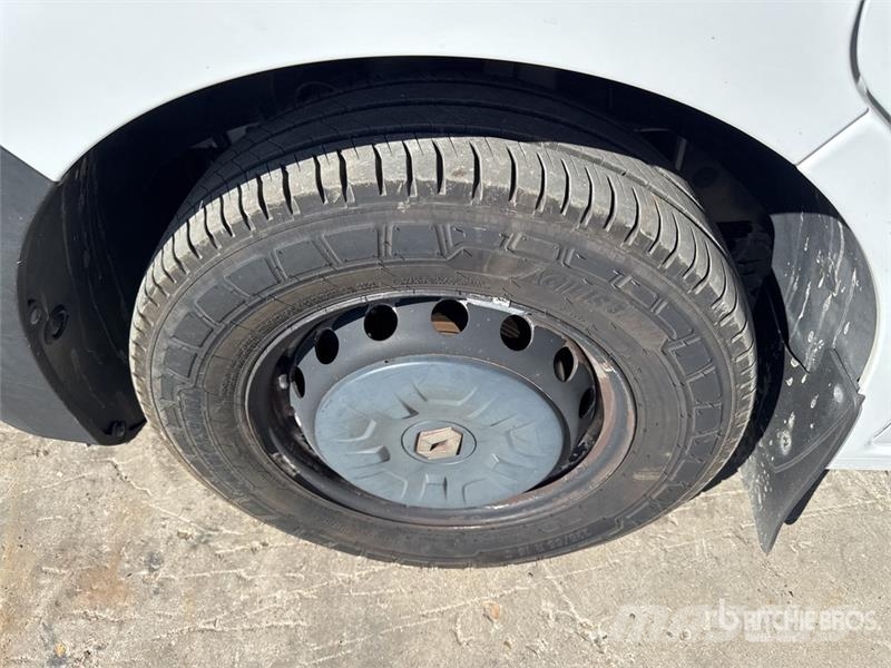 Renault KL32 10.5 m on Renault Master Camion Nacelle Bucke Piattaforme autocarrate