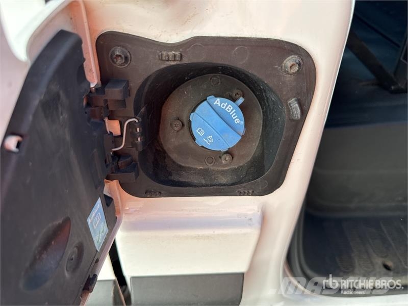 Renault KL32 10.5 m on Renault Master Camion Nacelle Bucke Piattaforme autocarrate