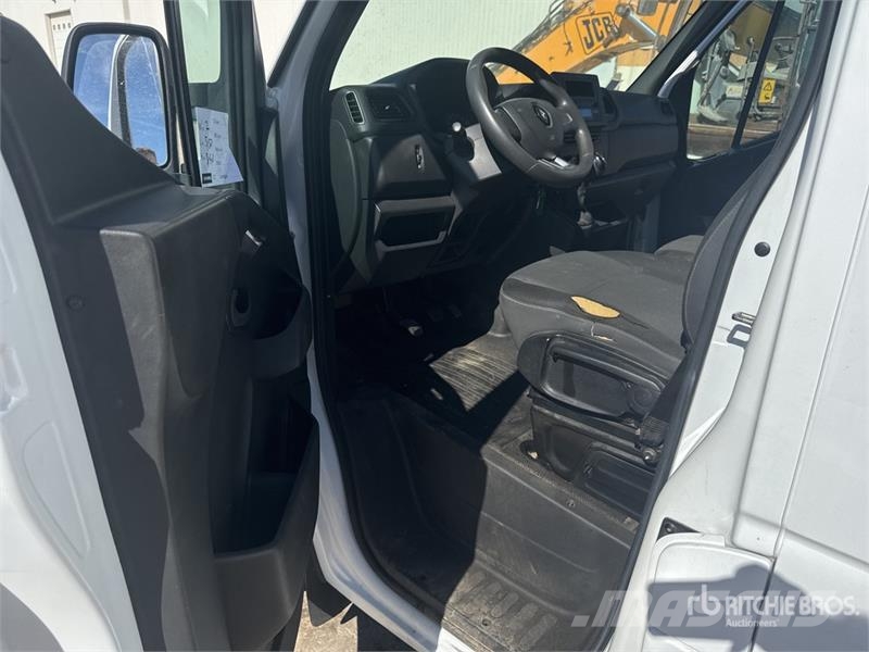 Renault KL32 10.5 m on Renault Master Camion Nacelle Bucke Piattaforme autocarrate