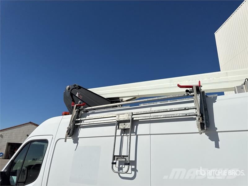 Renault KL32 10.5 m on Renault Master Camion Nacelle Bucke Piattaforme autocarrate