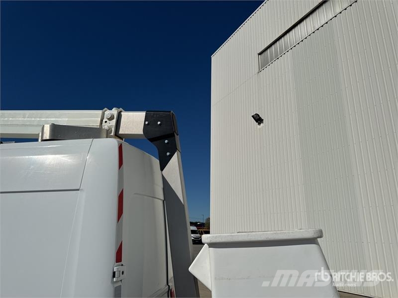 Renault Klubb KL32 10.5 m on Renault Master Camion Nacelle Plataformas sobre camión