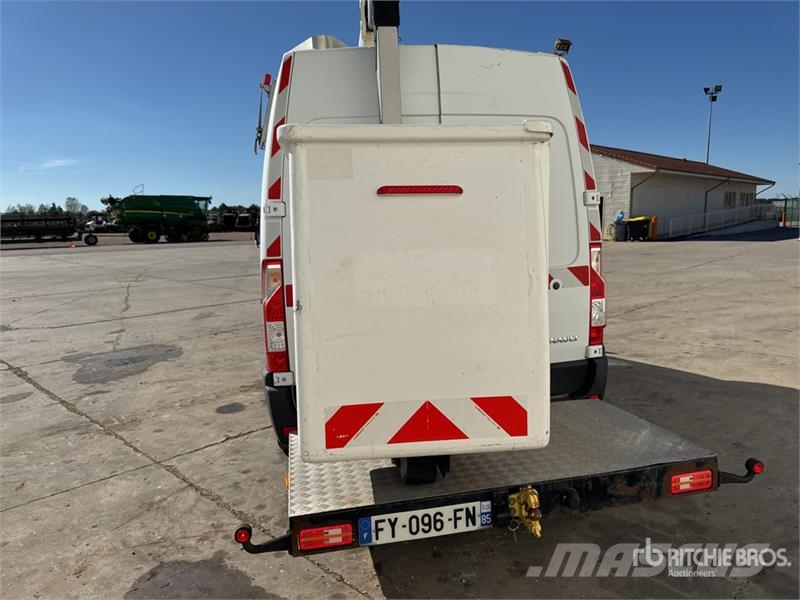 Renault Klubb KL32 10.5 m on Renault Master Camion Nacelle Plataformas sobre camión