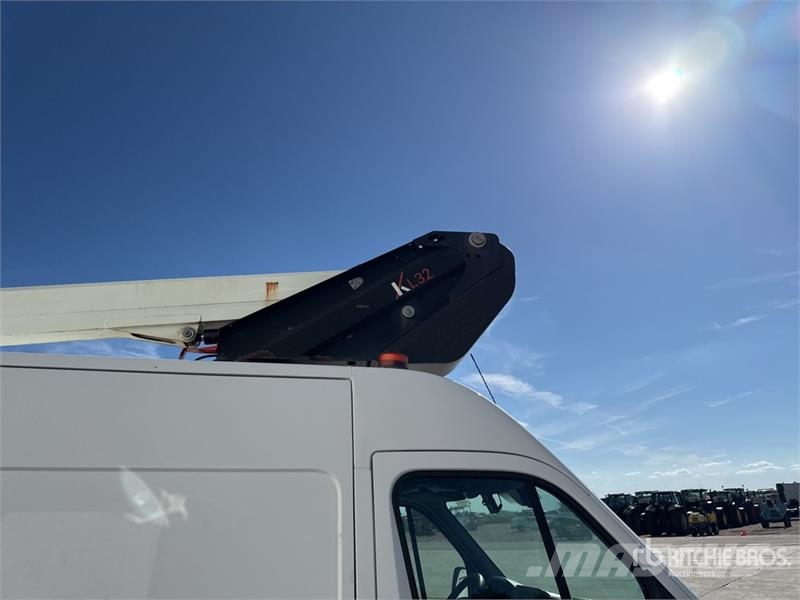 Renault Klubb KL32 10.5 m on Renault Master Camion Nacelle Plataformas sobre camión