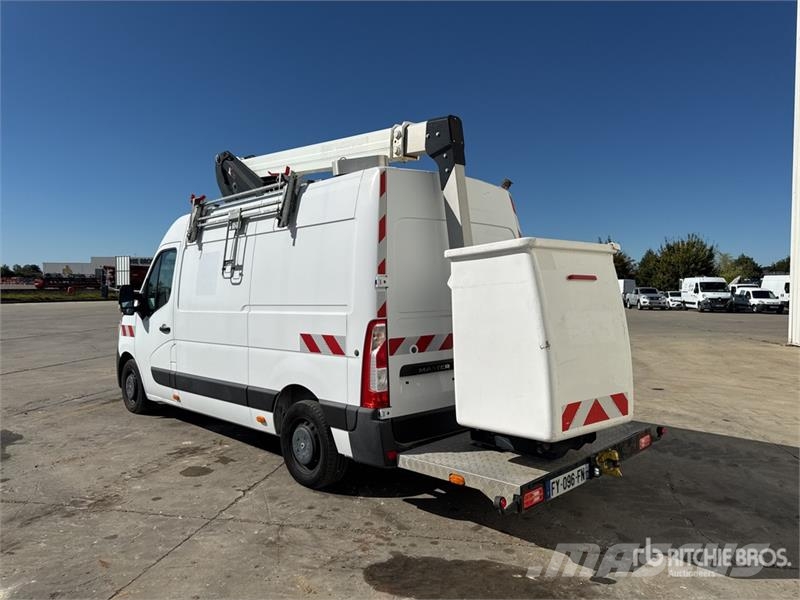 Renault Klubb KL32 10.5 m on Renault Master Camion Nacelle Plataformas sobre camión