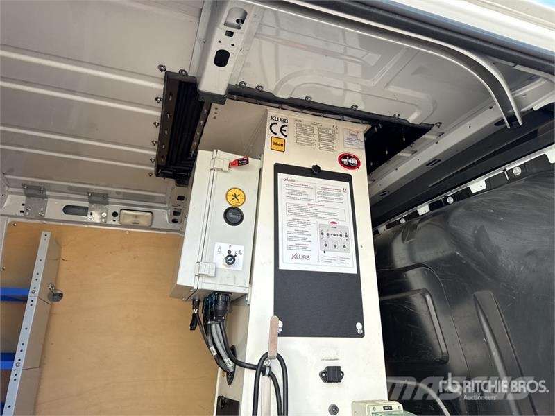 Renault Klubb KL32 10.5 m on Renault Master Camion Nacelle Plataformas sobre camión